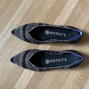 Black and gold flat Rothy’s 7.5